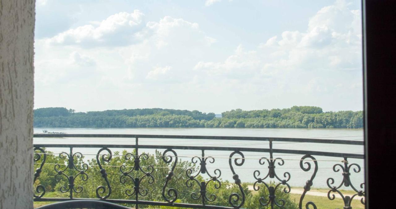 Хотел "Лодката" Tutrakan Exterior foto